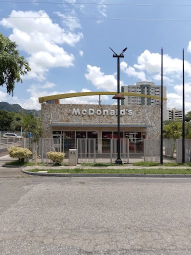 Fachada de McDonald's Cuatricentenario